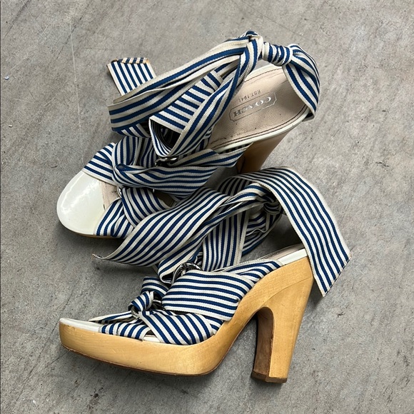 Beautiful Coach Navy and White Striped Sandals size 8.5 B - Picture 3 of 10